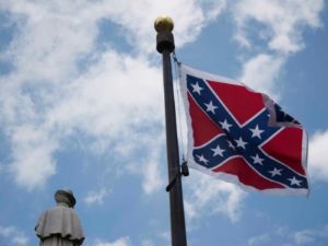 سحب العلم الكونفدرالي المثير للجدل من برلمان كارولاينا الجنوبية