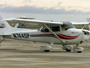 طائرة من طراز "Cessna 172" 
