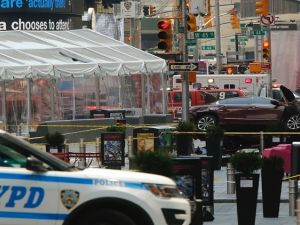 آثار حادث الدهس في ميدان تايمز سكوير وسط نيويورك