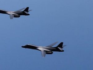 قاذفتا قنابل من طراز "بي - 1 بي لانسر"