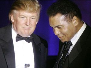 بطل العالم السابق في الملاكمة للوزن الثقيل محمد علي (كلاي) يوبخ دونالد ترامب