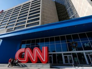 مظاهرة احتجاجية في مدينة أتلانتا ضد السياسة الإعلامية التي تمارسها قناة CNN