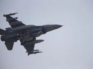 مقاتلة حربية من طراز F-16 