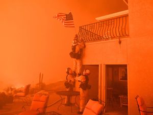 قطع التيار الكهربائي عن 140 ألف شخص في لوس انجلوس