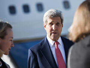 الوزير لم يخرج من سيارته وأن العربة التي خرجت من الموكب كانت تسير خلفه