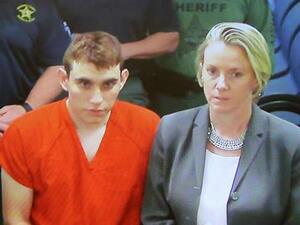 امرأة عرفت كروز حذرت من أنه قد يصل إلى المدرسة ويطلق النار