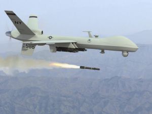 طائرة بدون طيار طراز بريدتور تطلق صاروخا/أرشيف