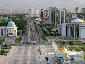 ظهور غبار أبيض في عشق آباد يعد ظاهرة فريدة من نوعها