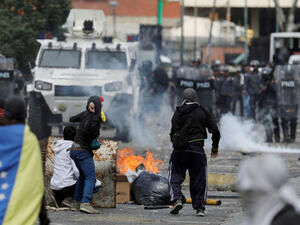 تفاقم الأزمة السياسية في فنزويلا وتصاعد المظاهرات