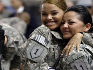 البنتاغون أنهى حظرًا على خدمة المتحولين جنسيًا علانية في الجيش الأمريكي عام 2016 