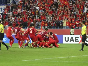 لاعبو فيتنام يحتفلون بالتأهل