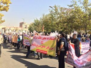  عناصر قوى الأمن الداخلي انهالت  على المتظاهرين بالضرب المبرح