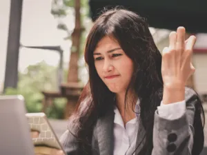 يجب دعم الفرد لنفسه في حلّ المشكلة التي يواجهها
