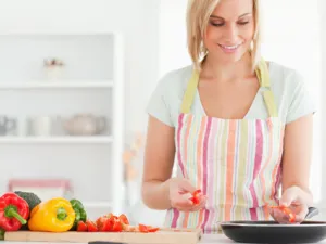 الطبخ الصحي هو إعداد وجبات طعام متنوعة مع مراعاة الحفاظ على الفوائد الغذائية


