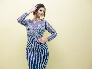 جسم المرأة المثلث هو الجسم الذي يتمتع بأكتاف صغيرة مع أرداف عريضة ووسط عريض