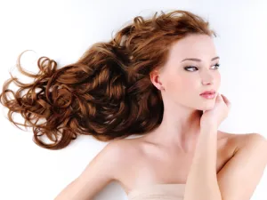 زيت الزيتون هو أحد أفضل المرطّبات الطبيعية للشعر.