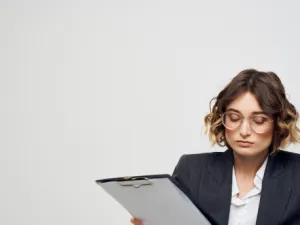 إمرأة القوس سيدة مجتمع ومغامرة ومستقلة 
