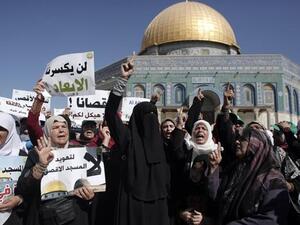 Women protest at Al Aqsa mosque. (AFP/File)