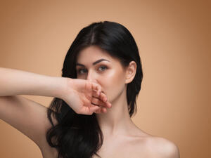 التخلص من الشعر غير المرغوب فيه من على الوجه يعتبر من أكبر الهواجس الجمالية