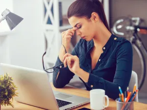 رتبي أولوياتك لتأجيل كل ما يمكن تأجيله حتى انتهاء الدورة الشهرية

