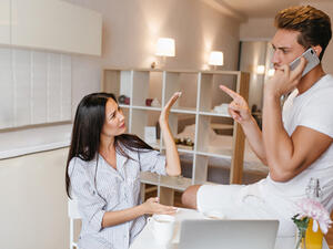 يجب على الزوجة اختيار الألفاظ المناسبة لبدء الحوار يجب على الزوجة اختيار الألفاظ المناسبة لبدء الحوار