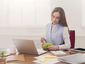 جهزي بعض الوجبات الغذائية مسبقاً مثل الخضار

