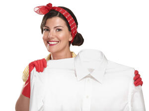 يجب غسل الملابس البيضاء على حرارة مرتفعة للتخلص من البقع
