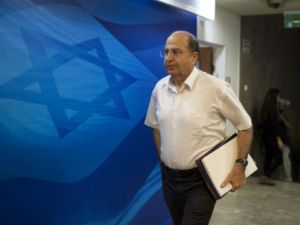 وزير الدفاع الاسرائيلي يوجه تهديدا مبطنا للعلماء النوويين الايرانيين