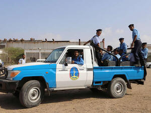 عناصر لخفر السواحل في الحديدة