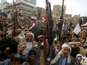 مسيرة بعشرات الآلاف مؤيدة للحوثيين في صنعاء