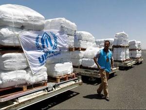 مسؤول حكومي يمني يتهم الحوثيين بنهب واحتجاز المساعدات الإغاثية 