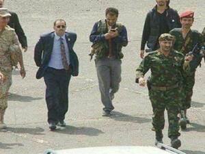 اليمنيون يتساءلون: ماذا فعل علي محسن الأحمر وماذا أنجز طارق 