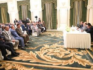 قناة الحزيرة القطرية قالت إن هادي التقى نوابا وأبلغهم بنيته تأجيل الجلسة لـ3 أشهر