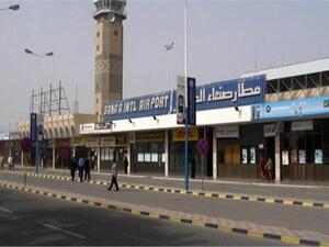 التحالف بقيادة السعودية شن سلسلة من الضربات الجوية على المطار والقاعدة 