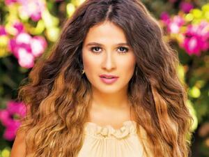 ياسمين عبد العزيز