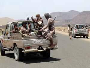 Yemeni fighters loyal to exiled President Abed Rabbo Mansour Hadi wait in their pick-up trucks on a road in the Sirwah area, in Marib province on April 9, 2016. (AFP/Nabil Hassan)