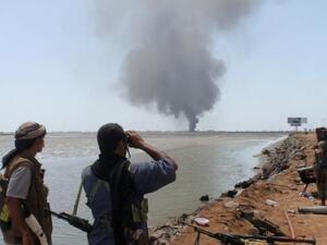 Smoke billows on the horizon as supporters of exiled Yemeni President Abd-Rabbu Mansour Hadi block a road in al-Mansura, east of Aden, on April 29, 2015. (AFP/Saleh Al-Obeidi)
