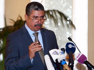 Yemen's President Abedrabbo Mansour Hadi has relieved Prime Minister and Vice President Khaled Bahah of his duties in government, a presidency source told AFP on April 3, 2016. (AFP/Stringer)