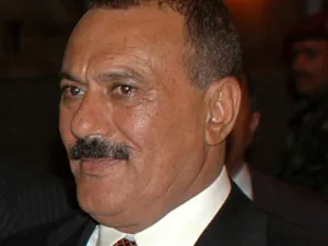 برحيل صالح يكون ثالث حاكم تطيح به موجة من الانتفاضات الشعبية