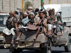 مسلحو “الحوثي” يحاصرون مدينة تعز من منطقة الحوبان في الشمال