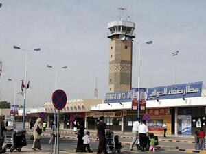 إنفجارات في قاعدة جوية متاخمة لمطار صنعاء توقف رحلاته الجوية