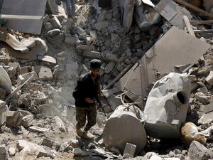 دمار جراء غارة لقوات التحالف العربي على إحدى المناطق اليمنية/ ارشيفية