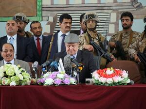 Yemeni Vice President General Ali Mohsen al-Ahmar (L) listens as Yemeni President Abd Rabbuh Mansour Hadi delivers a speech to army commanders and local officials during a surprise visit to inspect troops in Yemen's loyalist-held eastern city of Marib, on July 10, 2016. (AFP/Abdullah al-Qadry)
