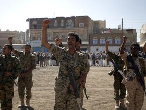Houthi rebels, dressed in army fatigues, chant slogans during a gathering in the capital Sanaa to mobilize more fighters to fight pro-government forces in several Yemeni cities, on January 1, 2017. (AFP/Mohammed Huwais)