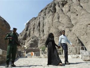 القاعدة دربت وحدات خاصة لحماية السنة