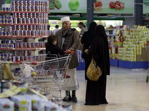 Yemenis shop at a supermarket in the capital Sanaa on May 17, 2016. Prices of goods and fuel have risen in the war-torn country since Monday due to the fall in the value of the Yemeni rial against the dollar. (AFP/Mohammed Huwais)