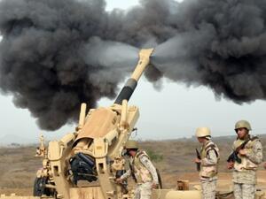 Saudi army artillery fire shells towards Yemen  on April 13, 2015. (AFP / Fayez Nureldine) 