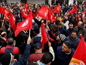 يتجاوز عدد الموظفين الحكوميين في تونس 650 ألف موظف