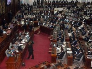 البرلمان اليمني خلال جلسته الطارئة لبحث اقرار حالة الطوارئ