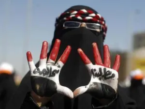 متظاهرة يمنية تطالب بمحاكمة صالح